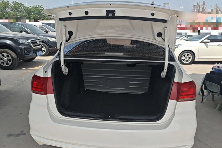 Used Volkswagen Santana 2018 1.5L Manual Fashion Edition Trunk