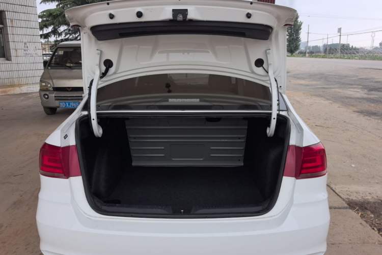 Used Volkswagen Santana 2018 1.5L Automatic Fashion Edition Trunk
