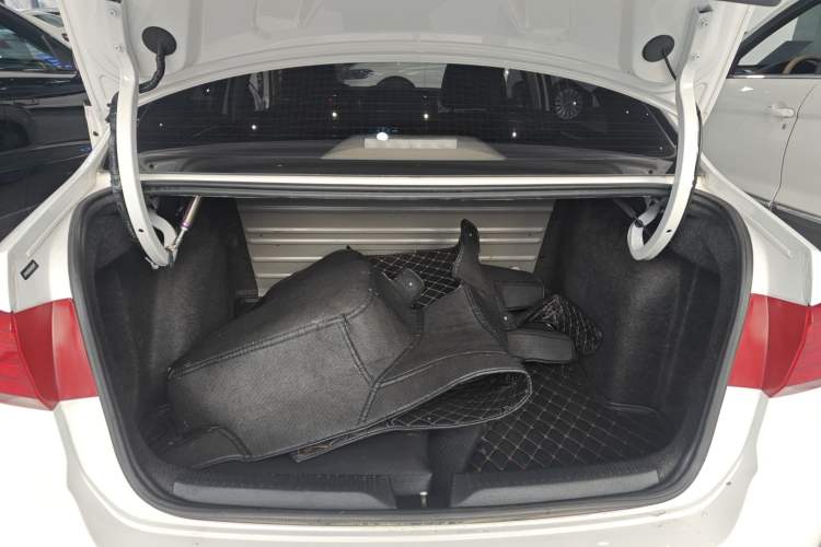 Used Volkswagen Santana 2018 1.5L Automatic Comfort Edition Trunk