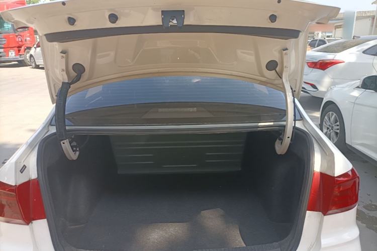 Used Volkswagen Santana 2018 1.5L Automatic Comfort Edition Trunk