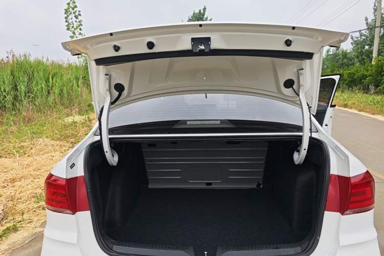 Used Volkswagen Santana 2018 1.5L Manual Fashion Edition Trunk