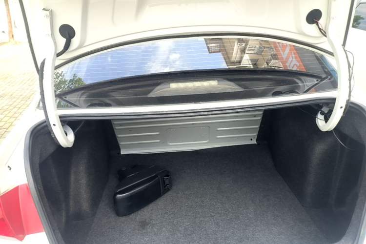 Used Volkswagen Santana 2018 1.5L Automatic Fashion Edition Trunk