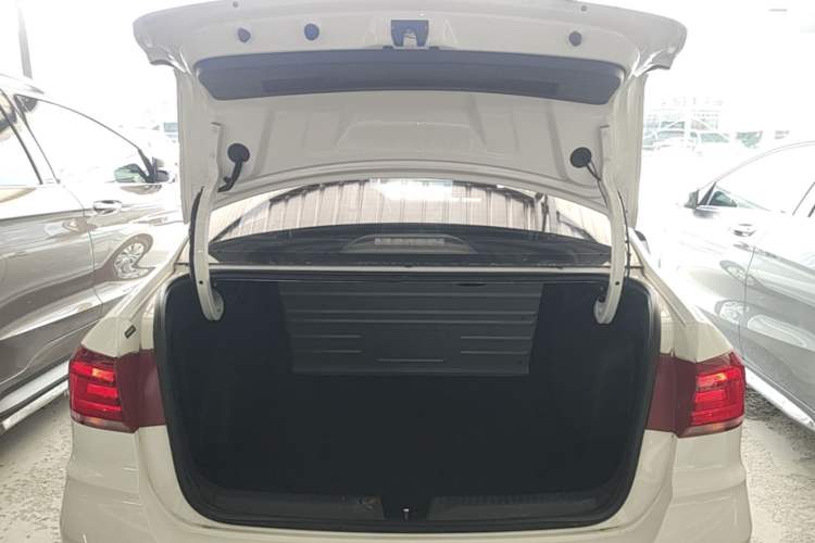 Used Volkswagen Santana 2018 1.5L Automatic Fashion Edition Trunk