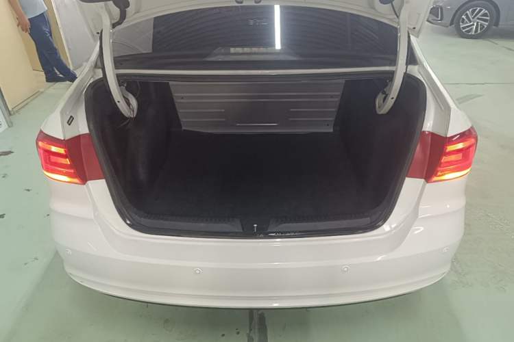 Used Volkswagen Santana 2018 1.5L Manual Fashion Edition Trunk