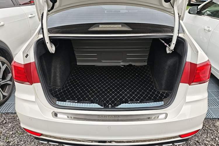 Used Volkswagen Santana 2018 1.5L Automatic Comfort Edition Trunk