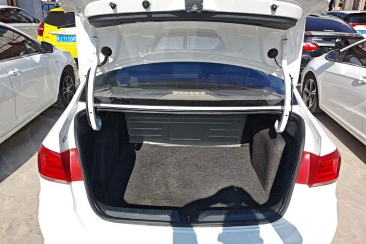 Used Volkswagen Santana 2018 1.5L Manual Fashion Edition Trunk