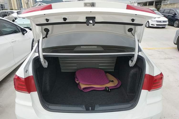 Used Volkswagen Santana 2018 1.5L Automatic Comfort Edition Trunk