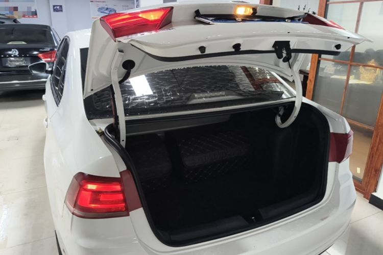 Used Volkswagen Santana 2018 1.5L Automatic Fashion Edition Trunk
