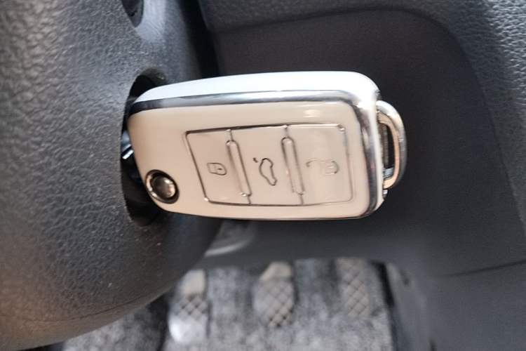 Used Volkswagen Santana 2018 1.5L Manual Fashion Edition Vehicle Key