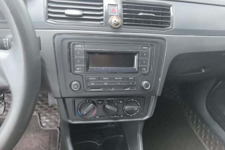 Used Volkswagen Santana 2019 1.5L Manual Fashion Edition China VI Standard Audio And AC Panel