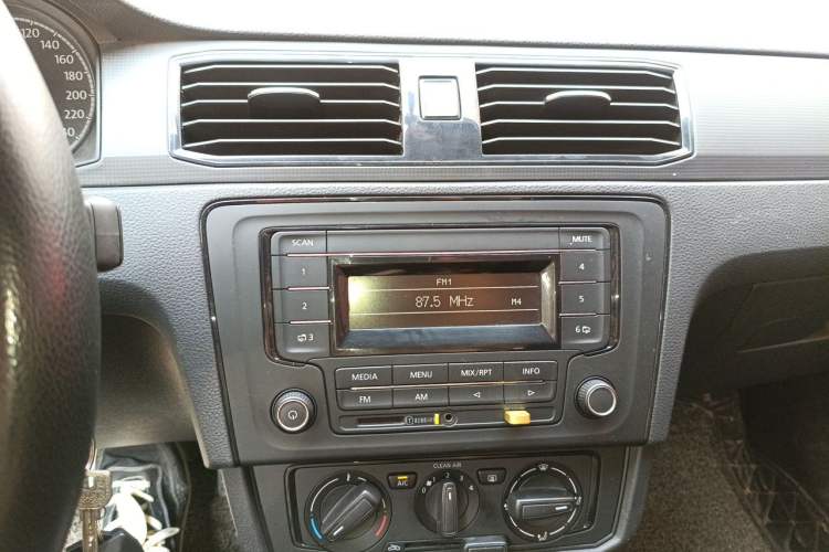Used Volkswagen Santana 2019 1.5L Manual Fashion Edition China VI Standard Audio And AC Panel