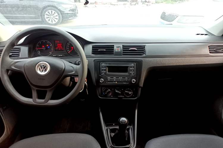 Used Volkswagen Santana 2019 1.5L Manual Fashion Edition China VI Standard Center Console