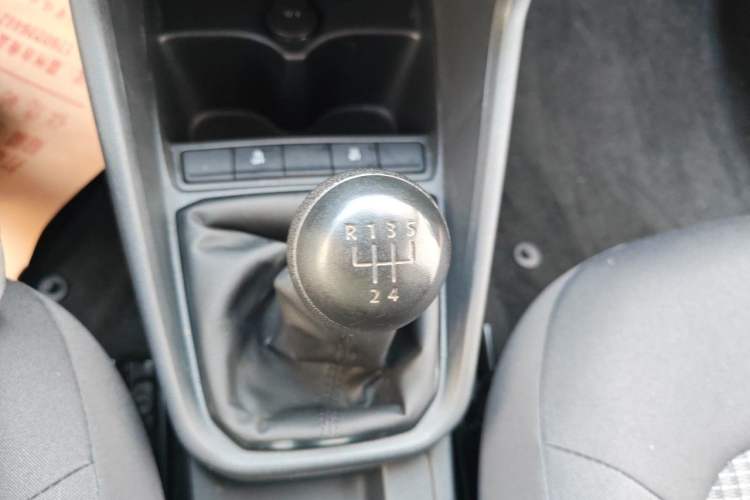 Used Volkswagen Santana 2019 1.5L Manual Fashion Edition China VI Standard Gear Lever