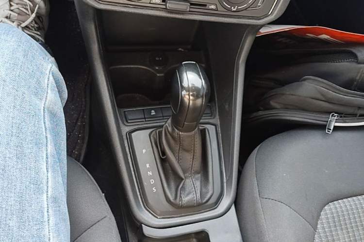 Used Volkswagen Santana 2019 1.5L Automatic Fashion Edition China VI Gear Lever