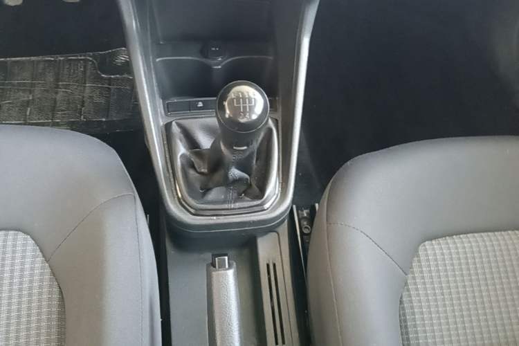 Used Volkswagen Santana 2019 1.5L Manual Fashion Edition China VI Standard Gear Lever