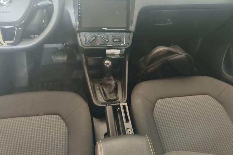 Used Volkswagen Santana 2019 1.5L Automatic Fashion Edition China VI Gear Lever