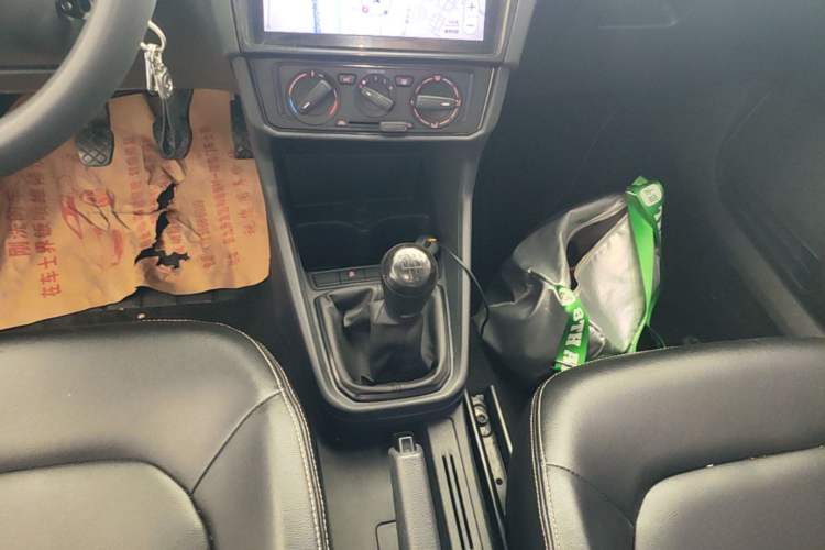 Used Volkswagen Santana 2019 1.5L Manual Fashion Edition China VI Standard Gear Lever