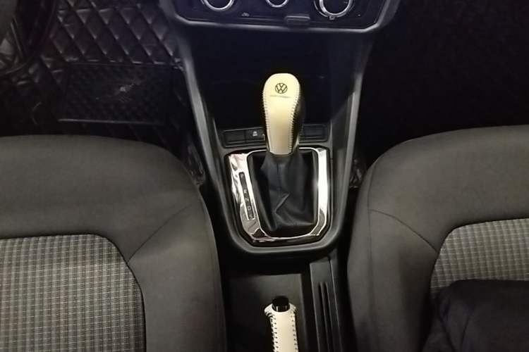 Used Volkswagen Santana 2019 1.5L Automatic Fashion Edition China VI Gear Lever