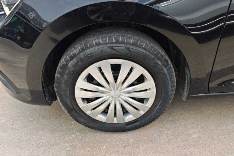 Used Volkswagen Santana 2019 1.5L Manual Fashion Edition China VI Standard Left Front Wheel Hub