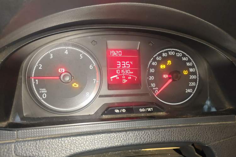 Used Volkswagen Santana 2019 1.5L Manual Fashion Edition China VI Standard Odometer Close Up