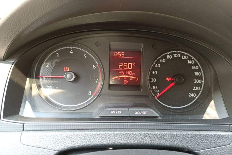 Used Volkswagen Santana 2019 1.5L Manual Fashion Edition China VI Standard Odometer Close Up