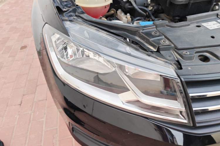 Used Volkswagen Santana 2019 1.5L Manual Fashion Edition China VI Standard Right Front Headlight