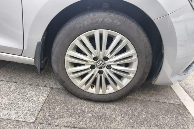 Used Volkswagen Santana 2019 1.5L Manual Comfort Edition China VI Standard Right Front Wheel Hub