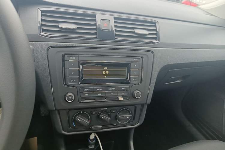 Used Volkswagen Santana 2019 1.5L Automatic Fashion Edition China VI Audio And AC Panel