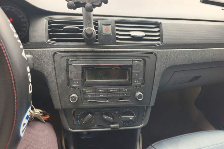 Used Volkswagen Santana 2019 1.5L Manual Fashion Edition China VI Standard Audio And AC Panel