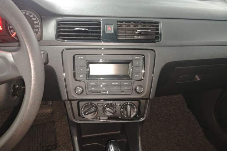 Used Volkswagen Santana 2019 1.5L Automatic Fashion Edition China VI Audio And AC Panel