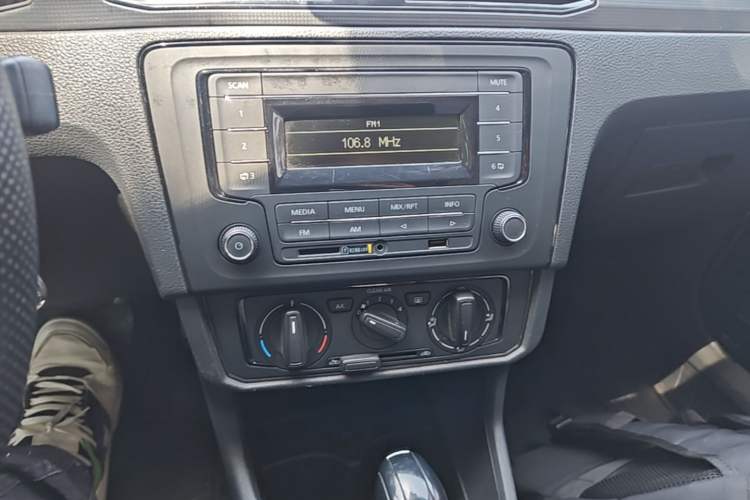 Used Volkswagen Santana 2019 1.5L Automatic Fashion Edition China VI Audio And AC Panel