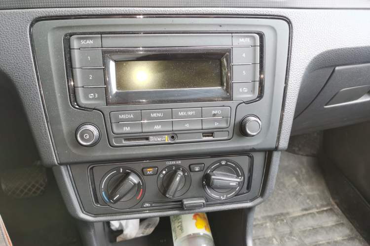 Used Volkswagen Santana 2019 1.5L Automatic Fashion Edition China VI Audio And AC Panel