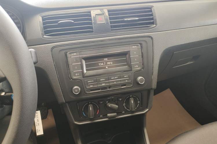 Used Volkswagen Santana 2019 1.5L Manual Fashion Edition China VI Standard Audio And AC Panel