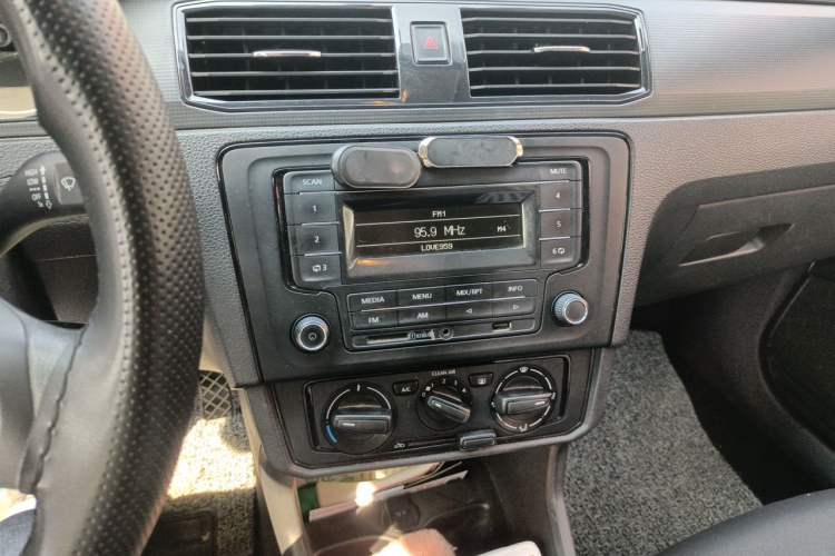Used Volkswagen Santana 2019 1.5L Manual Fashion Edition China VI Standard Audio And AC Panel