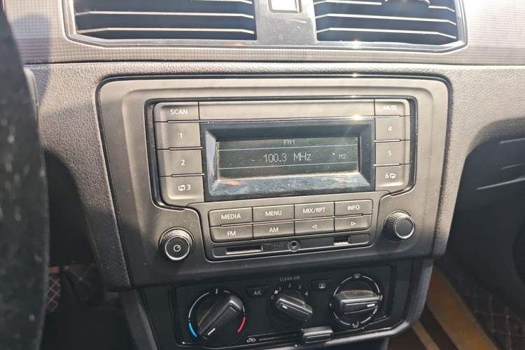 Used Volkswagen Santana 2019 1.5L Manual Fashion Edition China VI Standard Audio And AC Panel