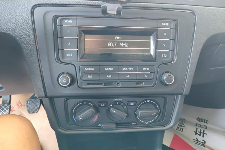 Used Volkswagen Santana 2019 1.5L Manual Fashion Edition China VI Standard Audio And AC Panel