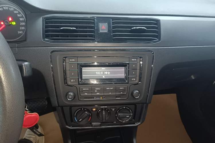 Used Volkswagen Santana 2019 1.5L Automatic Comfort Edition China VI Standard Audio And AC Panel