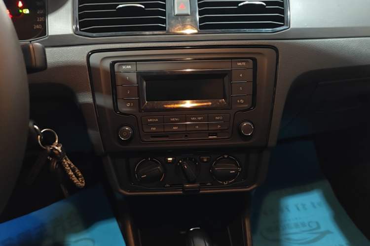 Used Volkswagen Santana 2019 1.5L Automatic Fashion Edition China VI Audio And AC Panel