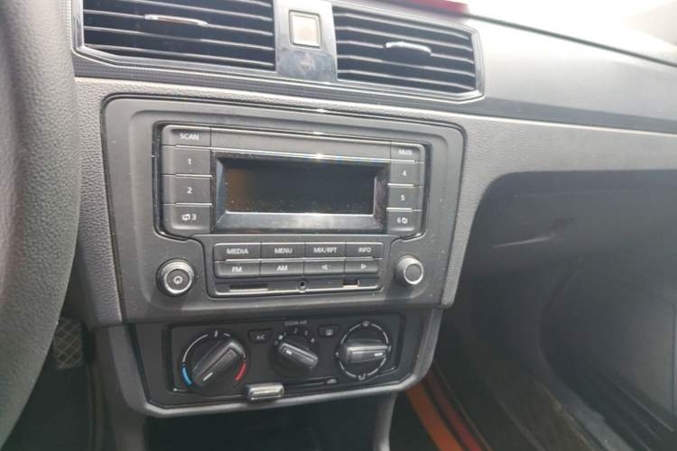 Used Volkswagen Santana 2019 1.5L Automatic Fashion Edition China VI Audio And AC Panel