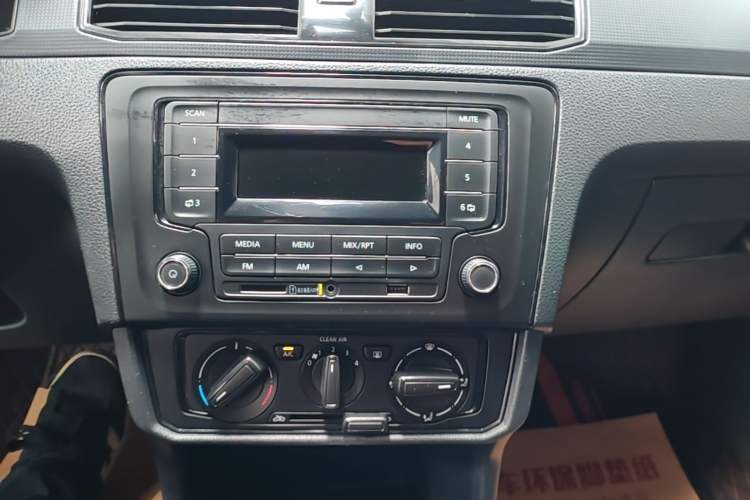 Used Volkswagen Santana 2019 1.5L Automatic Fashion Edition China VI Audio And AC Panel