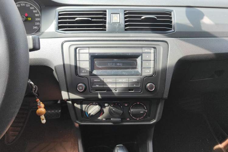 Used Volkswagen Santana 2019 1.5L Automatic Fashion Edition China VI Audio And AC Panel