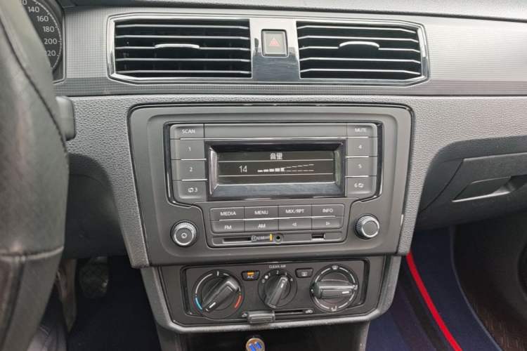 Used Volkswagen Santana 2019 1.5L Manual Fashion Edition China VI Standard Audio And AC Panel