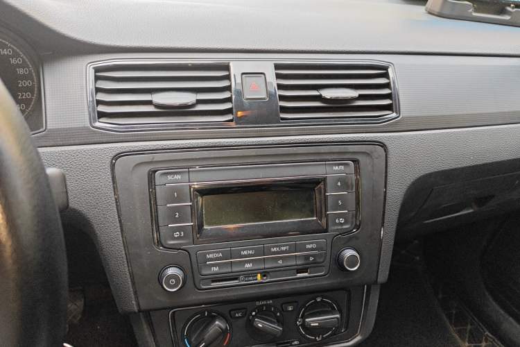 Used Volkswagen Santana 2019 1.5L Manual Fashion Edition China VI Standard Audio And AC Panel