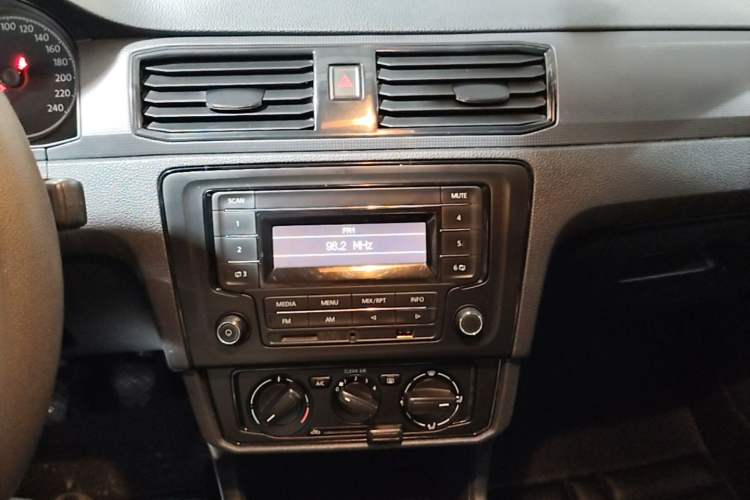 Used Volkswagen Santana 2019 1.5L Manual Fashion Edition China VI Standard Audio And AC Panel
