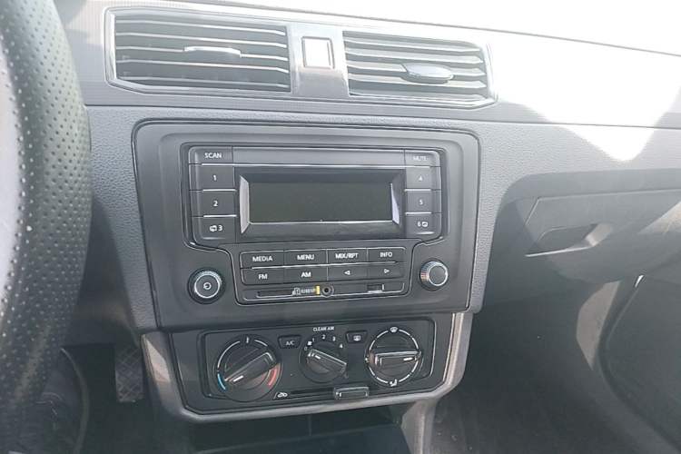 Used Volkswagen Santana 2019 1.5L Manual Fashion Edition China VI Standard Audio And AC Panel