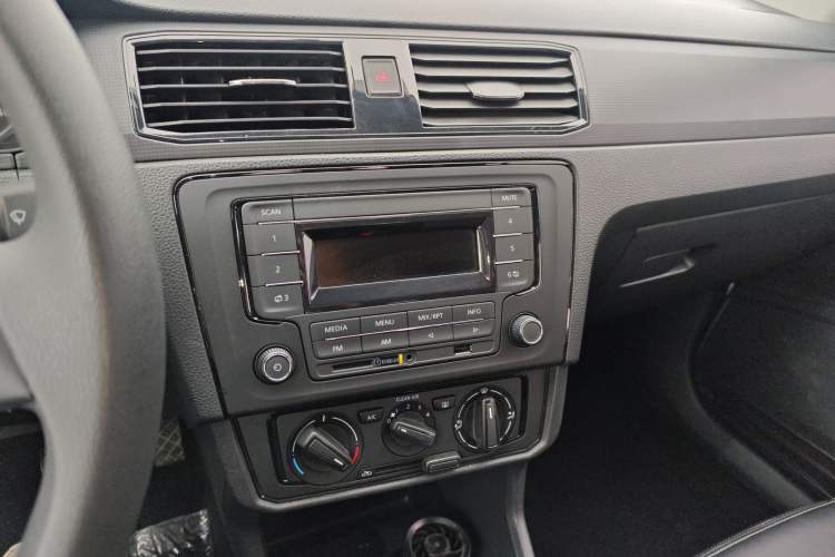 Used Volkswagen Santana 2019 1.5L Manual Fashion Edition China VI Standard Audio And AC Panel