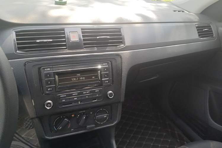 Used Volkswagen Santana 2019 1.5L Manual Fashion Edition China VI Standard Audio And AC Panel