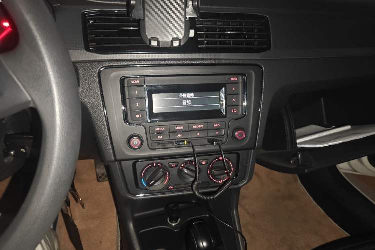 Used Volkswagen Santana 2019 1.5L Automatic Fashion Edition China VI Audio And AC Panel