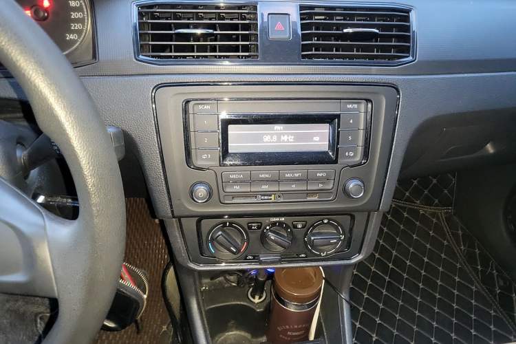 Used Volkswagen Santana 2019 1.5L Manual Fashion Edition China VI Standard Audio And AC Panel
