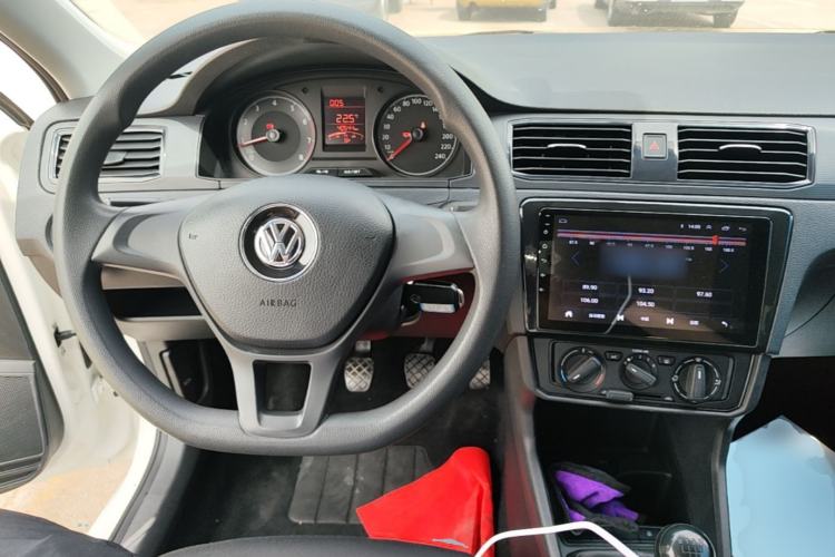 Used Volkswagen Santana 2019 1.5L Manual Fashion Edition China VI Standard Center Console